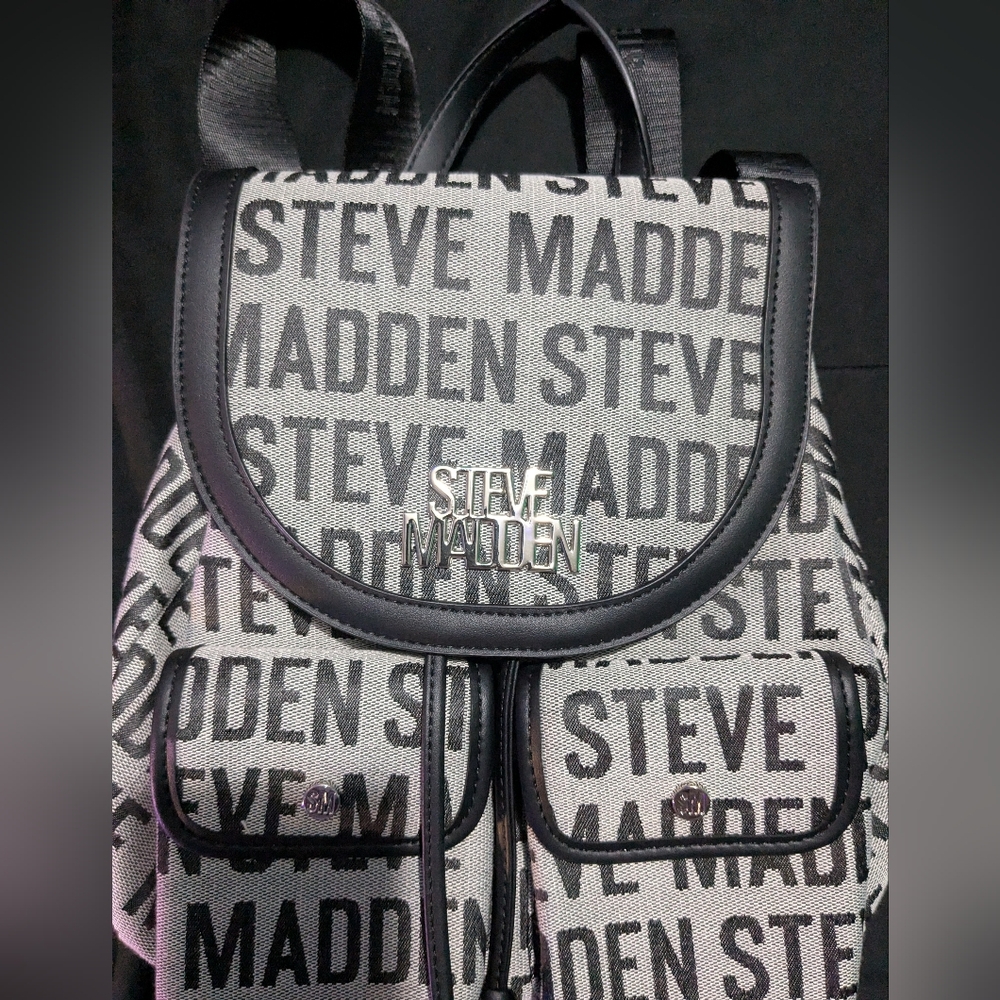 💢SOLD Like New, Steve Madden Monochrome Logo Backpack Wristlet Set